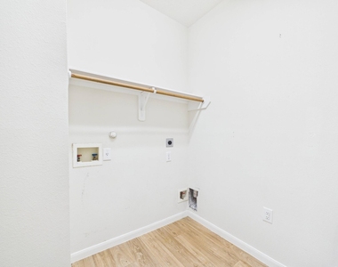 4702 Rolling View Court - Photo Thumbnail 16