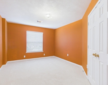 4702 Rolling View Court - Photo Thumbnail 21