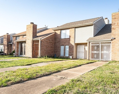 10920 Village Bend Lane - Photo Thumbnail 2