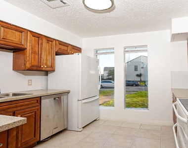 10920 Village Bend Lane - Photo Thumbnail 4