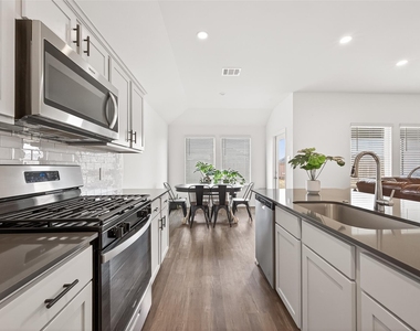40603 Pine Spruce Lane - Photo Thumbnail 10