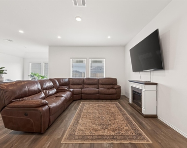 40603 Pine Spruce Lane - Photo Thumbnail 4