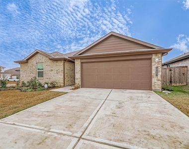 40603 Pine Spruce Lane - Photo Thumbnail 2