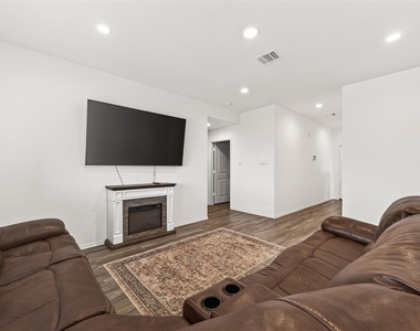 40603 Pine Spruce Lane - Photo Thumbnail 5