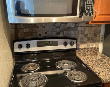 2121 Hepburn Street - Photo Thumbnail 10