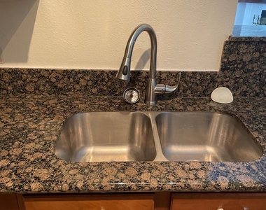 2121 Hepburn Street - Photo Thumbnail 16