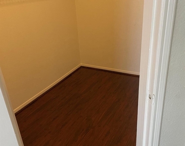 2121 Hepburn Street - Photo Thumbnail 38