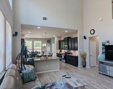 19619 Lake Bosque Drive - Photo Thumbnail 9