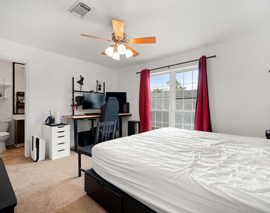 612 Fargo Street - Photo Thumbnail 22