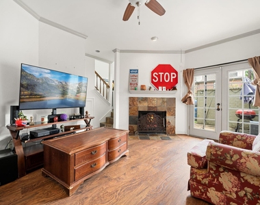 612 Fargo Street - Photo Thumbnail 11
