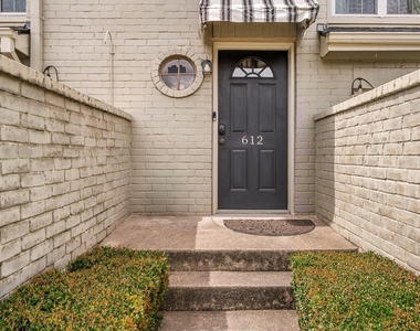612 Fargo Street - Photo Thumbnail 3