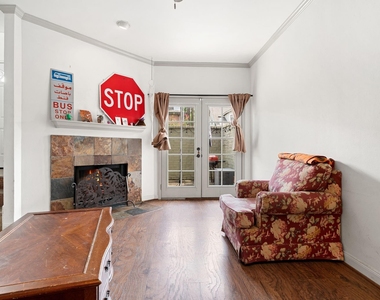 612 Fargo Street - Photo Thumbnail 12