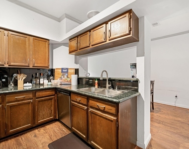 612 Fargo Street - Photo Thumbnail 17