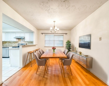 7811 Westbank Avenue - Photo Thumbnail 9
