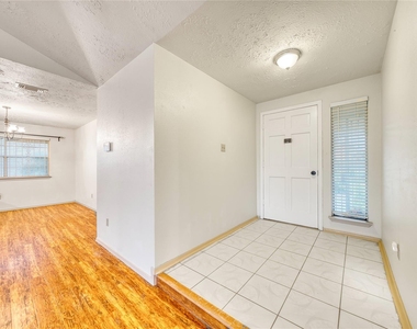 7811 Westbank Avenue - Photo Thumbnail 4
