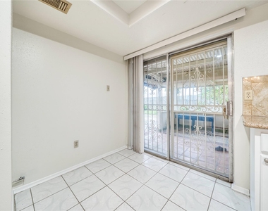 7811 Westbank Avenue - Photo Thumbnail 15