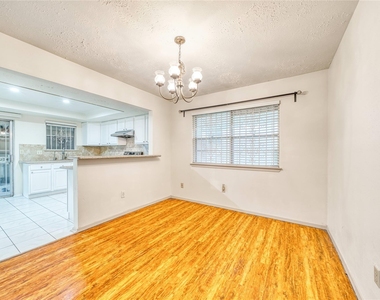 7811 Westbank Avenue - Photo Thumbnail 12