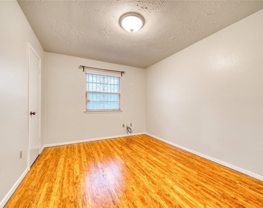 7811 Westbank Avenue - Photo Thumbnail 23