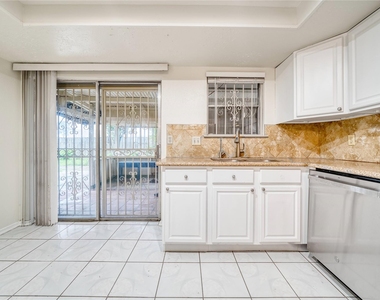7811 Westbank Avenue - Photo Thumbnail 16