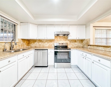 7811 Westbank Avenue - Photo Thumbnail 14