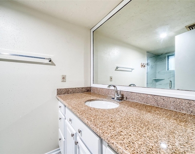 7811 Westbank Avenue - Photo Thumbnail 31