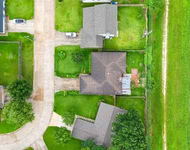 7811 Westbank Avenue - Photo Thumbnail 36