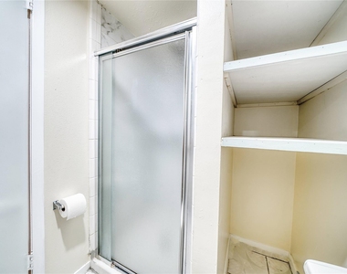 7811 Westbank Avenue - Photo Thumbnail 26