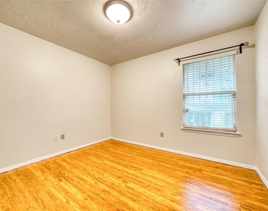 7811 Westbank Avenue - Photo Thumbnail 19