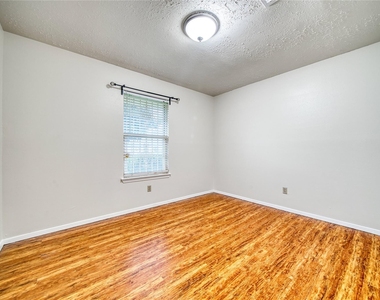 7811 Westbank Avenue - Photo Thumbnail 21