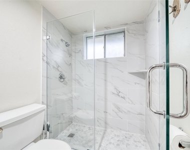 7811 Westbank Avenue - Photo Thumbnail 32