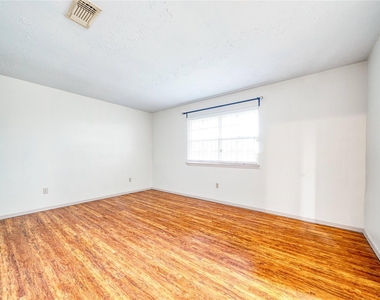7811 Westbank Avenue - Photo Thumbnail 28