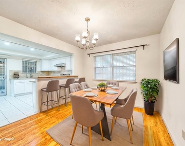 7811 Westbank Avenue - Photo Thumbnail 11
