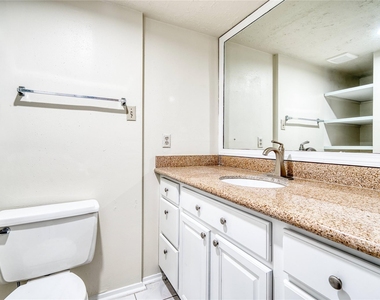 7811 Westbank Avenue - Photo Thumbnail 25