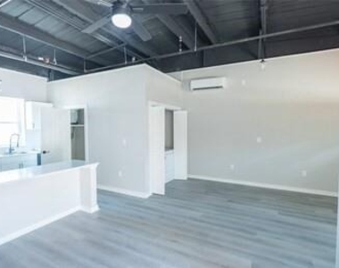2612 Castle Street - Photo Thumbnail 9