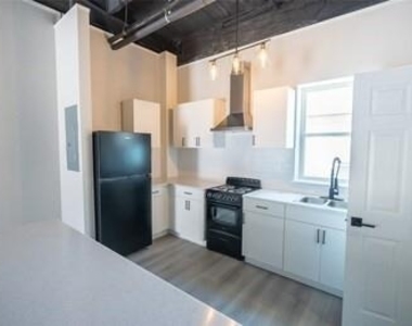 2612 Castle Street - Photo Thumbnail 5