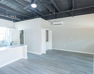 2612 Castle Street - Photo Thumbnail 8