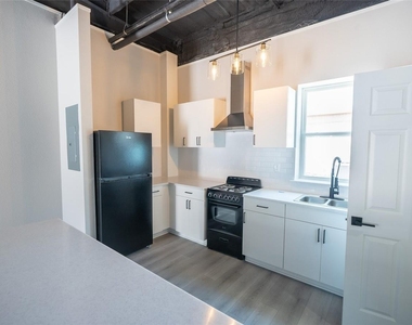 2612 Castle Street - Photo Thumbnail 4