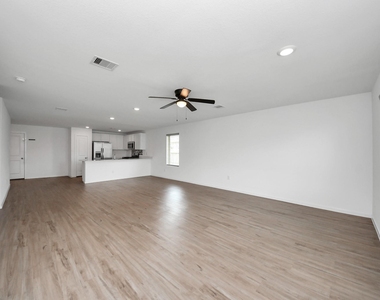 1607 Red Oak Drive - Photo Thumbnail 26
