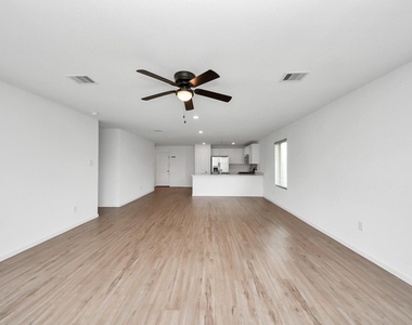 1607 Red Oak Drive - Photo Thumbnail 23