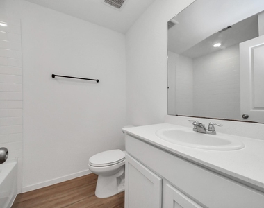 1607 Red Oak Drive - Photo Thumbnail 10