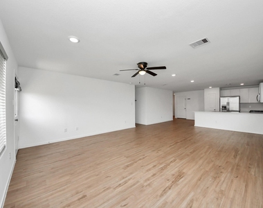 1607 Red Oak Drive - Photo Thumbnail 25