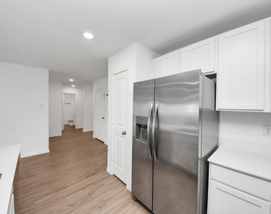 1607 Red Oak Drive - Photo Thumbnail 15