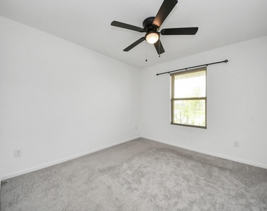 1607 Red Oak Drive - Photo Thumbnail 11