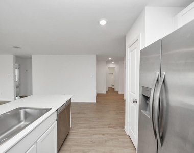 1607 Red Oak Drive - Photo Thumbnail 14