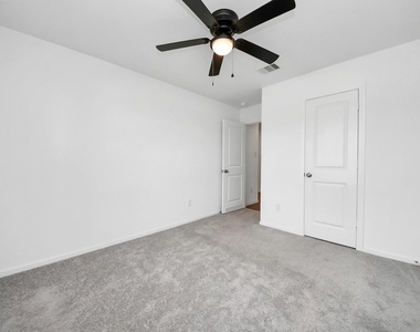 1607 Red Oak Drive - Photo Thumbnail 13
