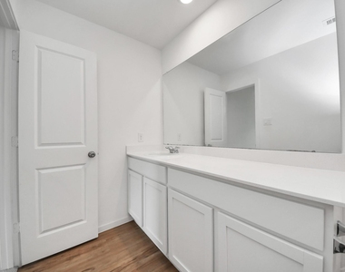 1607 Red Oak Drive - Photo Thumbnail 32