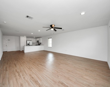 1607 Red Oak Drive - Photo Thumbnail 24