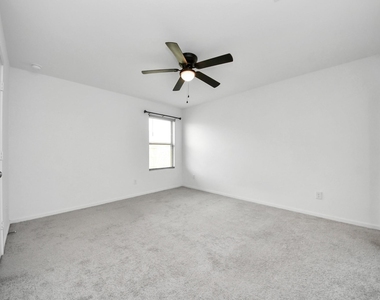 1607 Red Oak Drive - Photo Thumbnail 27