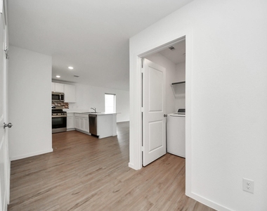 1607 Red Oak Drive - Photo Thumbnail 1