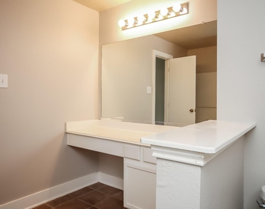 7431 Leightonfield Court - Photo Thumbnail 13